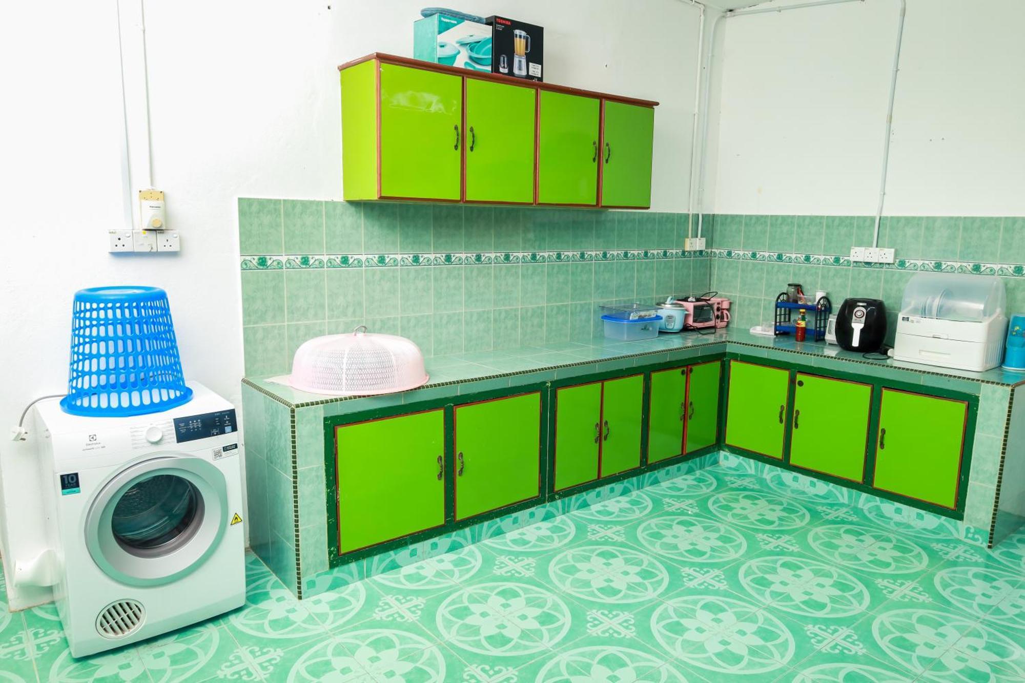 Apartment D'bali - Private Swimming Pool, Netflix, Internet Wifi ,cuckoo, Internet Wifi , Dryer, Washing Machine, Aircond Setiap Bilik & Ruang Tamu *